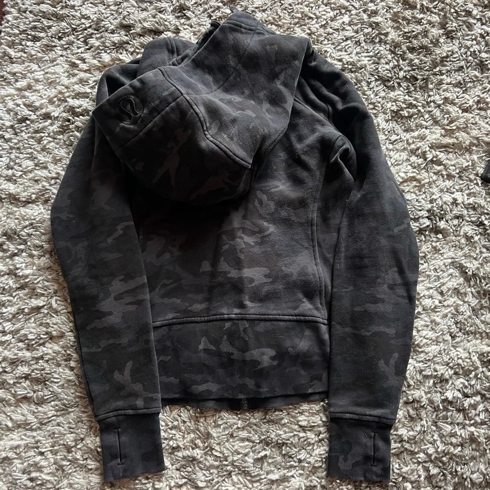 Lululemon scuba hoodie size 6!🖤